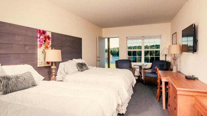 Crescent Lake Inn And Suites Wolfeboro Zewnętrze zdjęcie